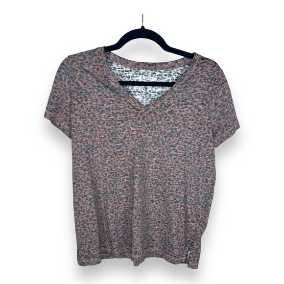 SMALL MUDD BRICK RED ANIMAL PRINT TEE VNECK CASUAL LEOPARD STRETCH - Picture 1 of 9